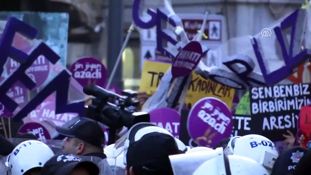 Beyoğlu'nda izinsiz gösteriye polis müdahalesi - İSTANBUL