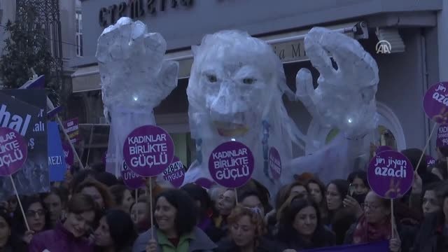 Beyoğlu'nda İzinsiz Gösteriye Polis Müdahalesi - İstanbul