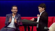 الطفل العراقي الذي أشعل المسرح بموهبته ودفع أحمد حلمي للرقص