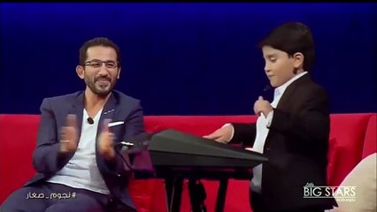 الطفل العراقي الذي أشعل المسرح بموهبته ودفع أحمد حلمي للرقص