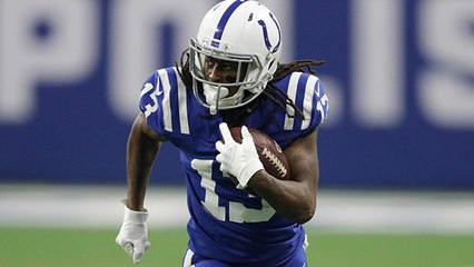T.Y. navigates traffic after screen pass for 24-yard catch-and-run