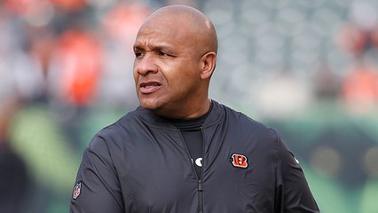 Hue Jackson shakes hands with Gregg Williams, Baker Mayfield after game