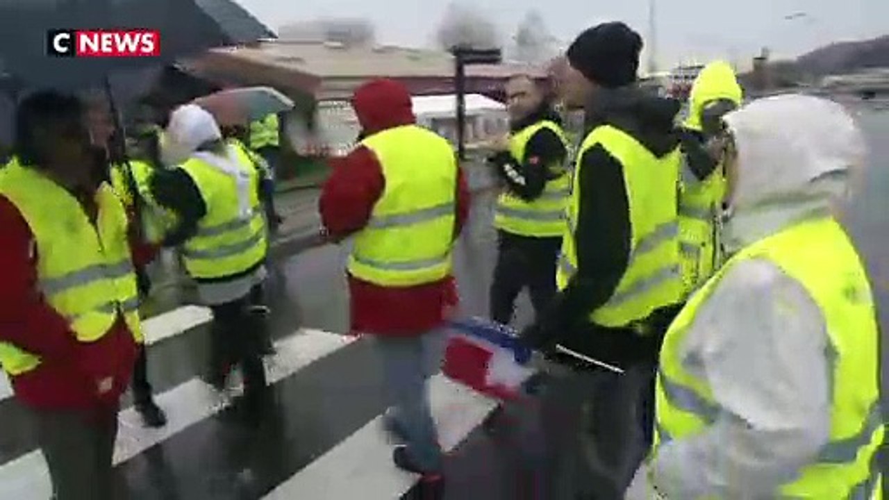 Gilets jaunes : Emmanuel Macron peut-il apaiser la colère ?