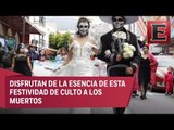 Colorido desfile de Catrinas y Catrines en calles de Pachuca