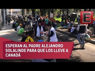 Migrantes abandonan Magdalena Mixhuca rumbo a Querétaro