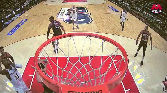 Scoochie Smith Leads Charge With 20 PTS & 9 AST