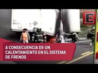 Tráiler se incendia en plena autopista Siglo XXI