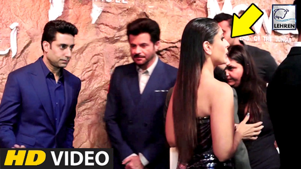 Kareena Kapoor IGNORES Abhishek Bachchan And Anil Kapoor