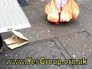 Helping each other - Basket Brigade 2007 London