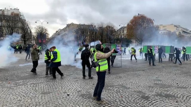 French Finance Minister to meet retailers amid Yellow Vest protest disruption fears.
