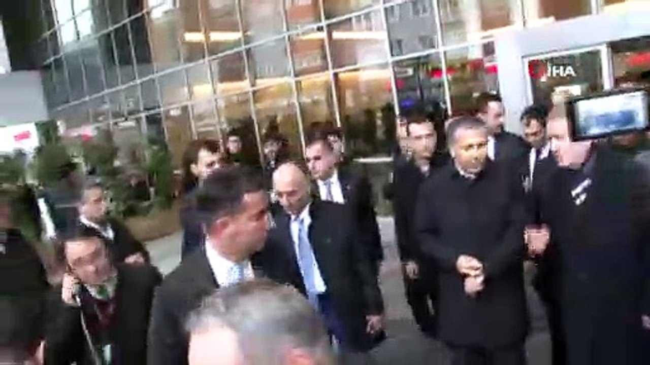 Milli Savunma Bakanı Hulusi Akar yaralı askerin durumu hakkında bilgi aldı