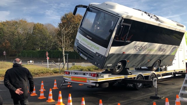 Le car scolaire reversé pour sensibiliser les collégiens à la sécurité
