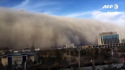 Una violenta tormenta de arena golpea a una ciudad china