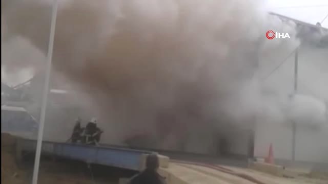 İş Yerinde Çıkan Yangın Paniğe Neden Oldu