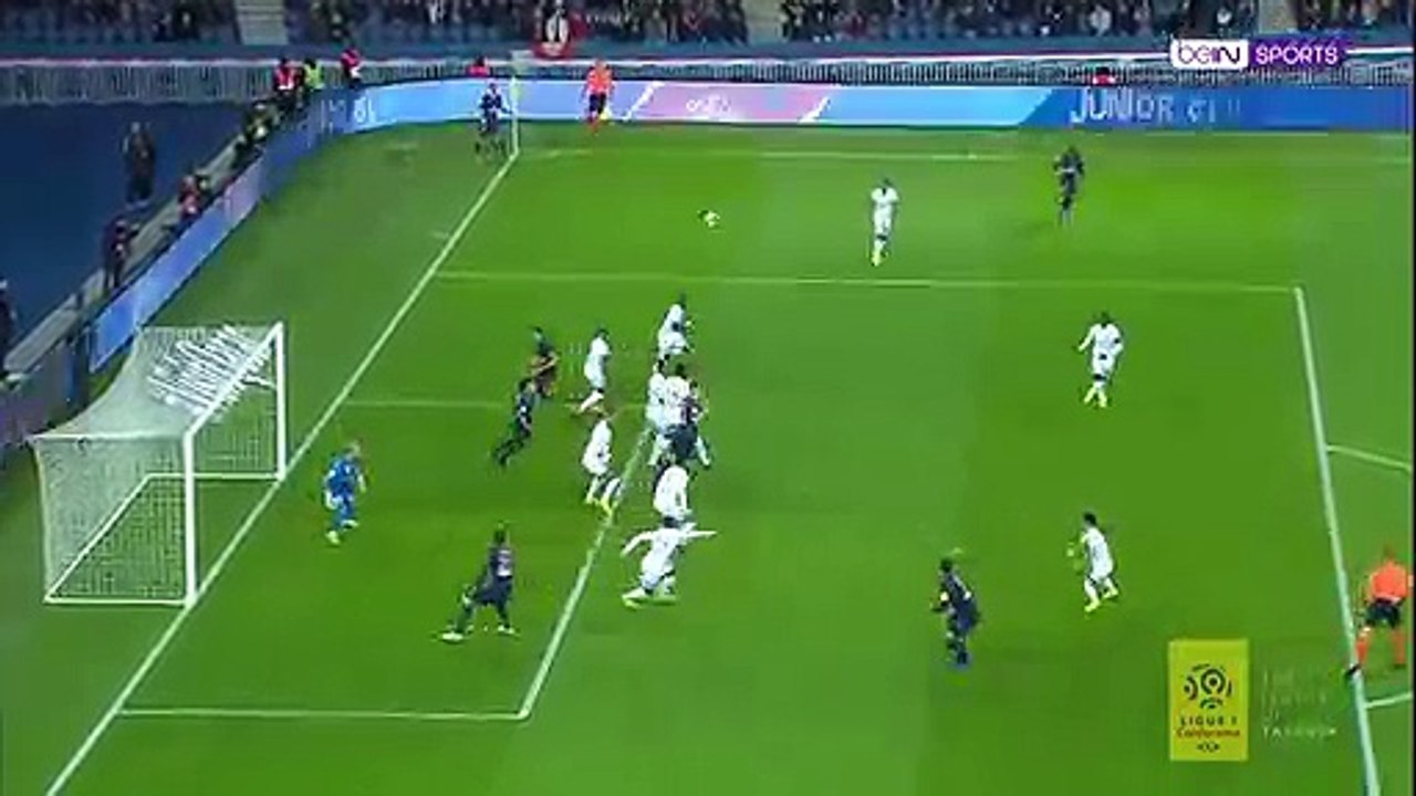 Neymar ve Mbappe, PSG'yi tribünden izledi