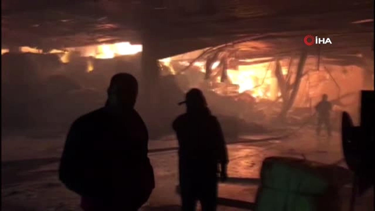 Kayseri'de Tekstil Fabrikası Alev Alev Yandı