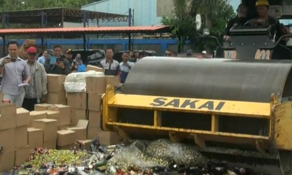Bea dan Cukai Bekasi Musnahkan Sitaan Miras, Tembakau dan Rokok Ilegal Senilai Rp 2 M