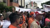 Trabajadores públicos venezolanos protestan por bajos salarios