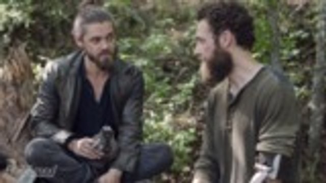 'Walking Dead' Mid-Season Finale: The Shocking Death of Jesus & More | THR News