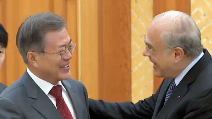 문재인 대통령 "때가 되면 OECD에 대북지원 역할 요청" / YTN