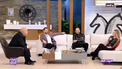 باميلا الكيك تُقلد عمرو أديب بشكل طريف بحضور شقيقه