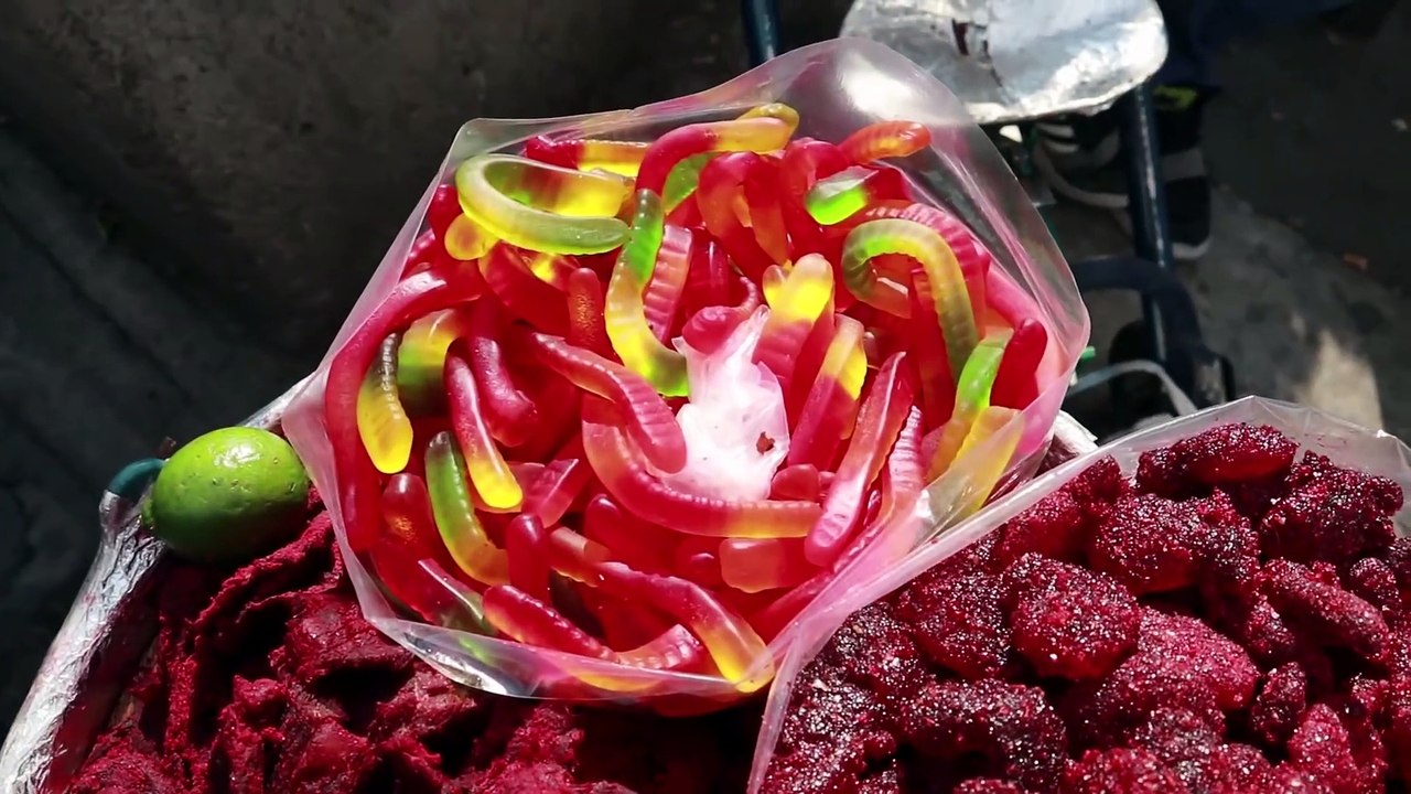 TRYING WEIRD MEXICAN STREET FOOD!