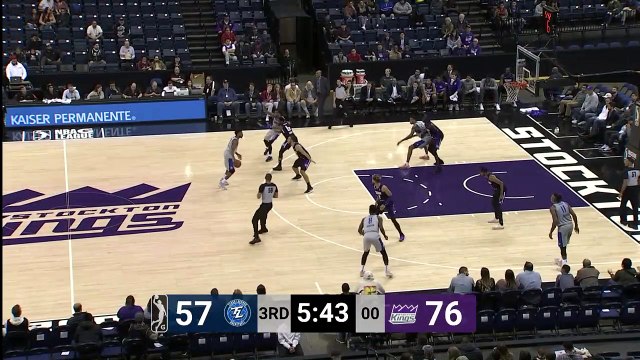 Dallas Mavericks Assignee Ray Spalding Notches 19 PTS & 14 REB For Legends