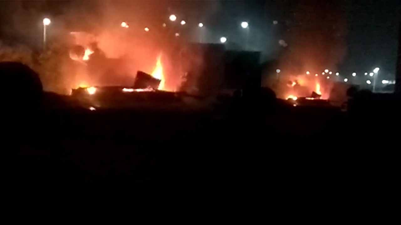 पुणे के शिवाजी नगर इलाके में लगी भीषण आग, तीन घर जलकर हुए राख