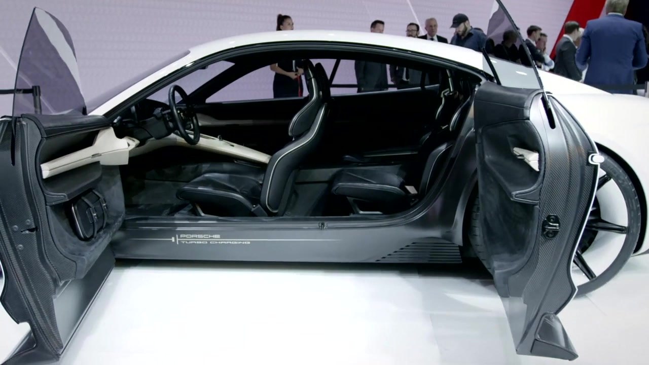 Porsche Mission E Interieur Design