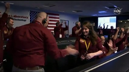 NASA'nın Mars'a geri dönüşünü bir de çalışanların yüzlerinden izleyin