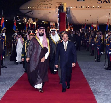 الأمير محمد بن سلمان يصل إلى مصر والرئيس المصري عبدالفتاح السيسي في مقدمة مستقبليه