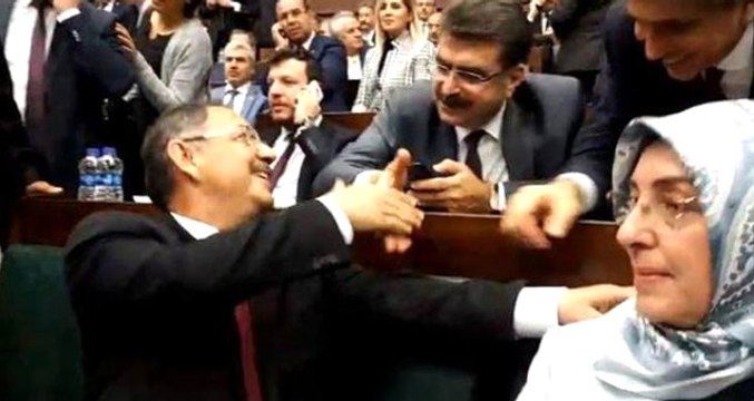 Ankara İçin İsmi Geçen Mehmet Özhaseki ve İzmir İçin Konuşulan Nihat Zeybekci Tebrikleri Kabul Etti