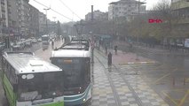 Kocaeli Tramvay Hatta Giren Özel Halk Otobüsüne Çarptı, Kaza Anı Kameraya Yansıdı