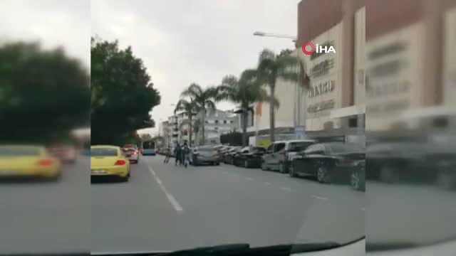 Otobüsün Arkasına Tutunarak Yolculuk Yaptı, Kendisini Görüntüleyen Sürücüye Bana da Yolla Dedi.