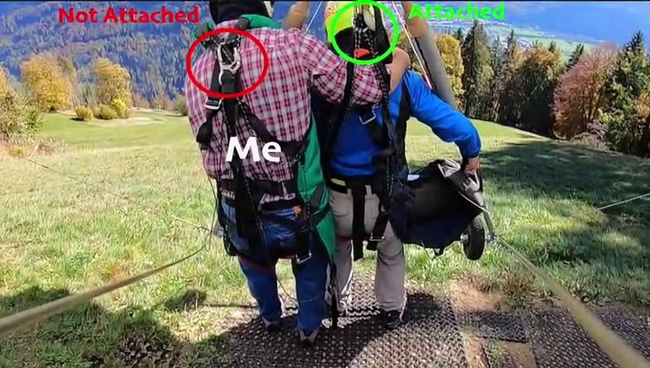 Il reste suspendu dans le vide pendant plus de 2 minutes car son harnais n'est pas attaché au deltaplane