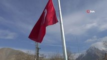 Kaletepe'ye Dev Türk Bayrağı