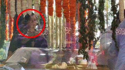 ಕಂಠೀರವ ಸ್ಟುಡಿಯೋ ಬಳಿ ನೆರೆದಿದ್ದ ಜನರನ್ನು ಕಂಡು ಭಾವುಕರಾದ ಸುಮಲತಾ | FILMIBEAT KANNADA