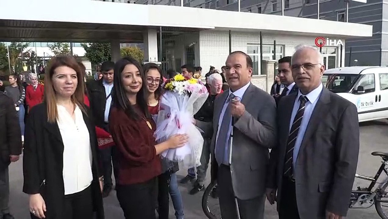 Üniversiteli kız öğrencilerden farkındalık etkinliği