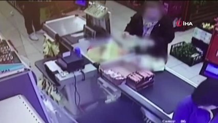 Market Soyulurken Alışverişe Böyle Devam Etti.