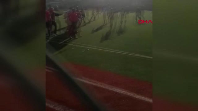 Spor Maç Sonunda Futbolcudan Hakeme Uçan Tekme