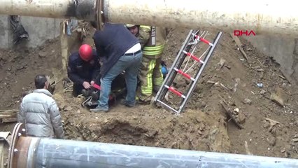 Kadıköy'de Çukura Düşen İşçi Kurtarıldı