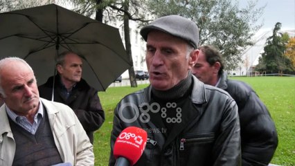 Ora News - Minatorët kalojnë natën para kryeministrisë, kërkojnë miratimin e statusit