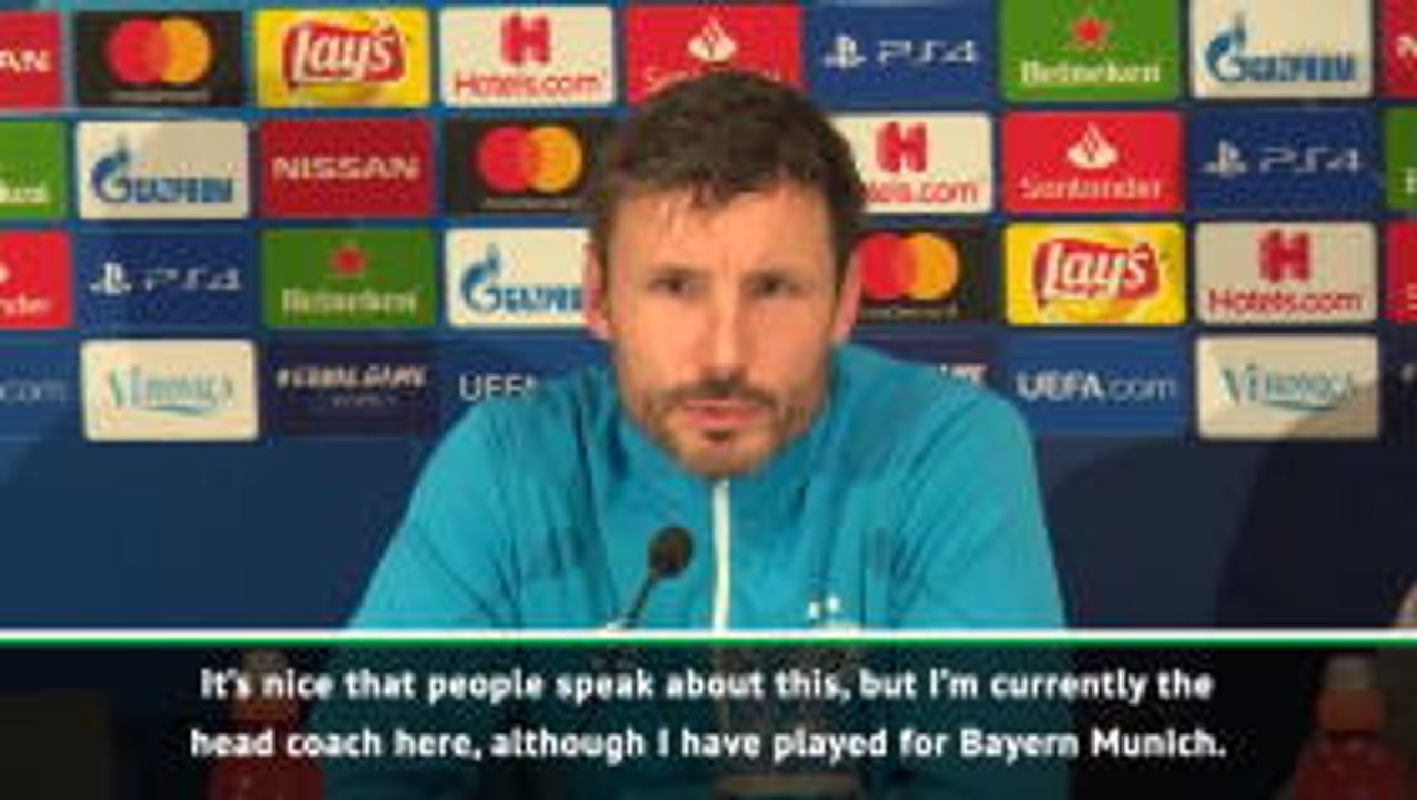 Van Bommel focused on PSV despite Bayern links