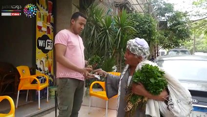 نعناع بلدى.. 42 عاما من الكفاح تروى قصة أشهر بائع نعناع بالهرم