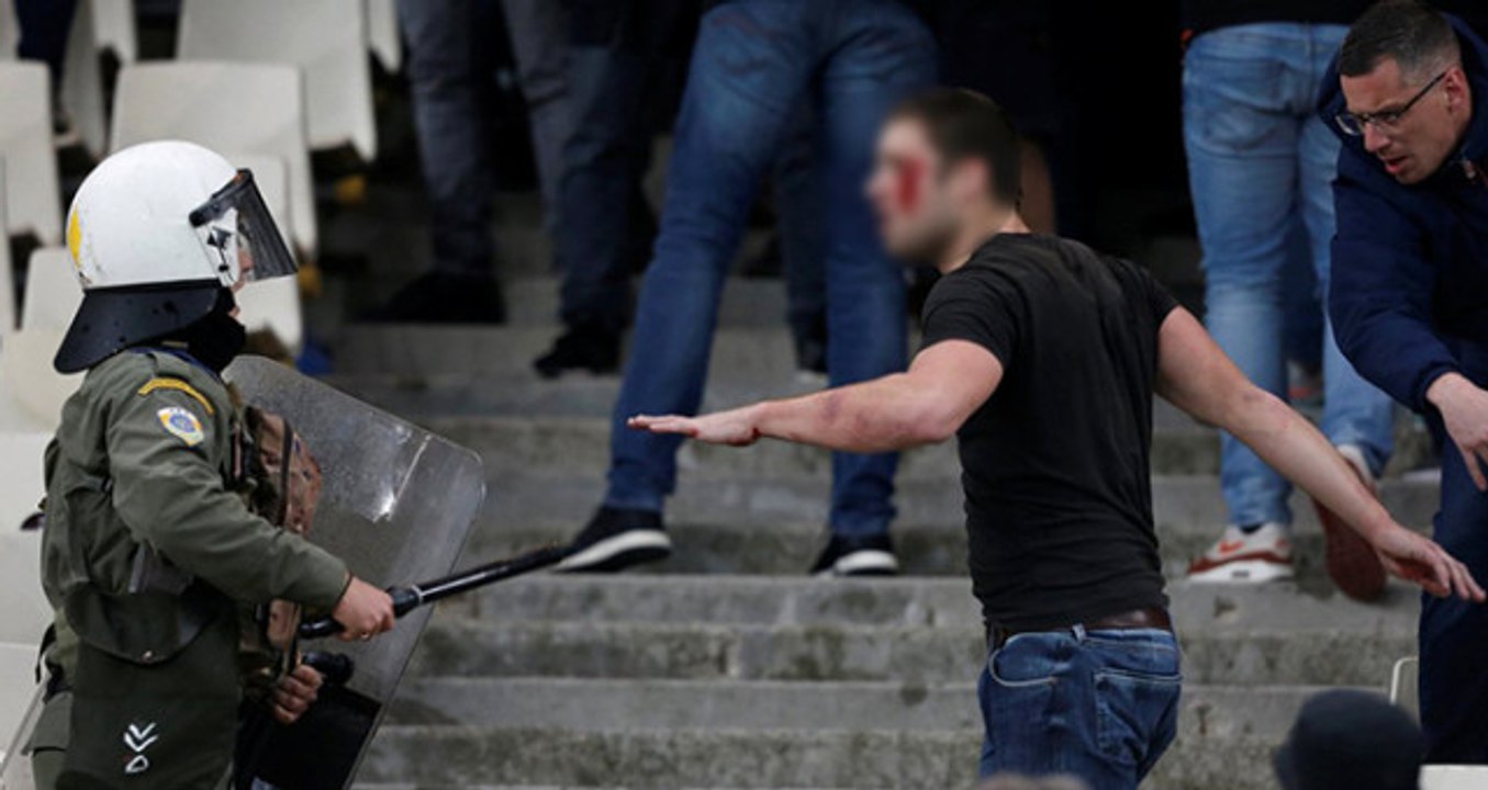 AEK-Ajax Maçında Yunan Polisinden, Ajax Taraftarlarına Orantısız Şiddet!