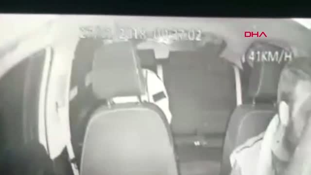 İstanbul Bayrampaşa'da 'Turkuaz Taksi' Sürücüsüne Silahlı Saldırı Kamerada