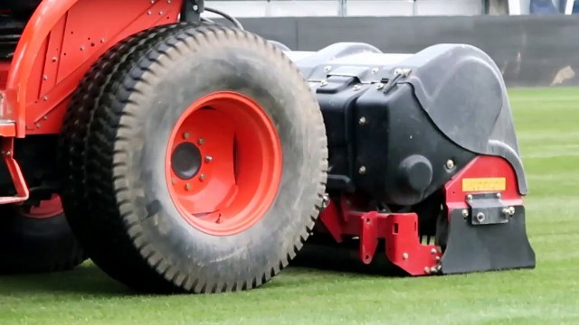 Le Stade des Alpes a sa nouvelle pelouse