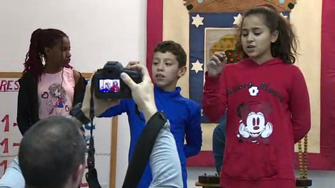 Los niños de San Ildefonso ya calientan sus gargantas