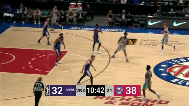 Mitchell Creek rocks the rim