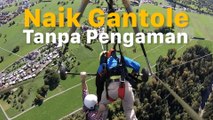 Detik-detik Menegangkan Lelaki Bergelantungan di Udara Lupa Pakai Sabuk Pengaman